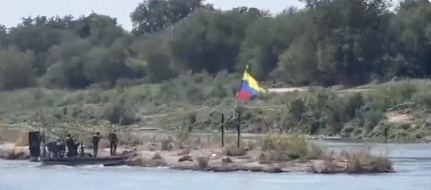 Cover Image for Invading Venezuelans Plant Their Flag in Texas