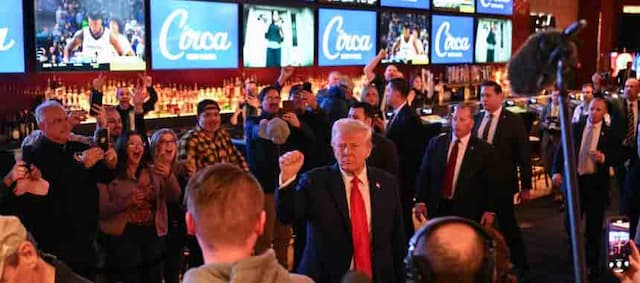 Cover Image for Video: Crowd Chants “USA!” When Trump Walks onto Vegas Casino Floor