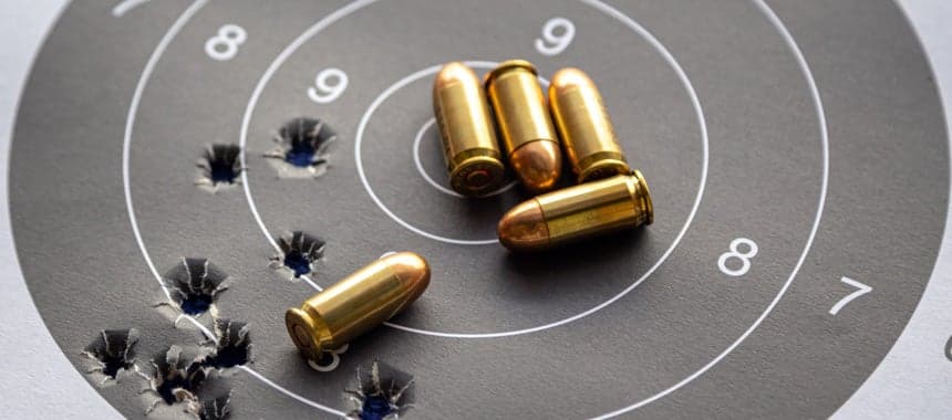 Cover Image for Lib Journo Visits Gun Range, Hilarity Ensues